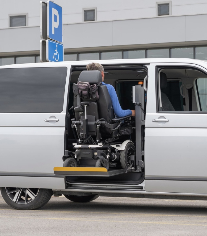 Transport PMR avec véhicule adapté pour fauteuil roulant